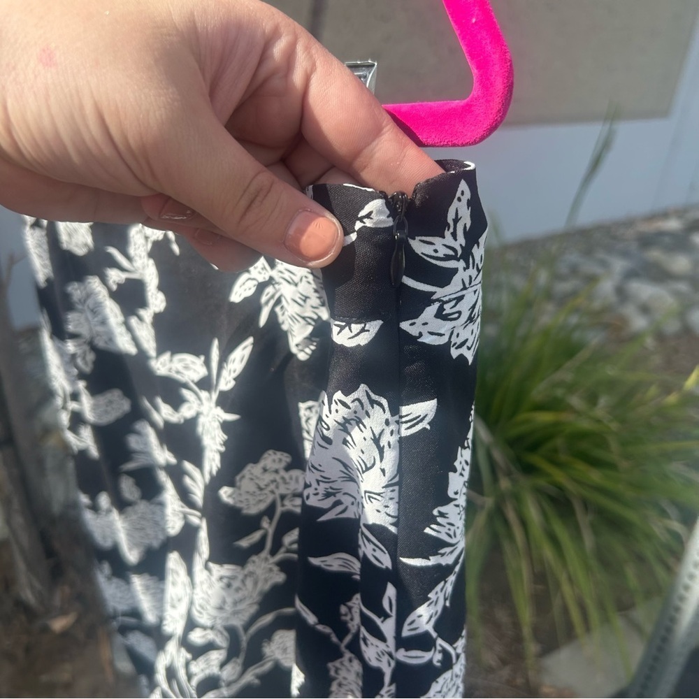 Pink Lily XL Black and White Floral Wide Leg Pants side zipper - Picture 2 of 8